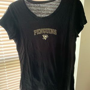 Fitted Women's Pittsburgh Penguins tee